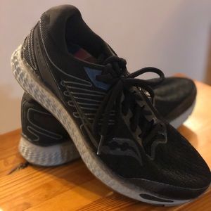 Saucony: Women’s Freedom 3